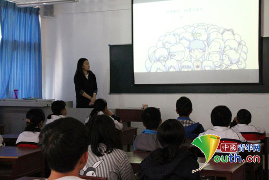 beat365中文官方网站大学支教团开展以“来一斤母爱”为主题的班会活动。